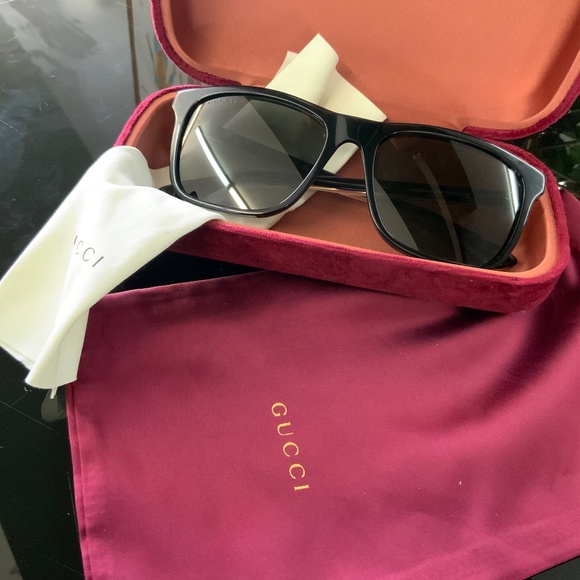 Gucci sunglasses - Picture 1 of 3